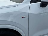 Miniature AUDI Q2