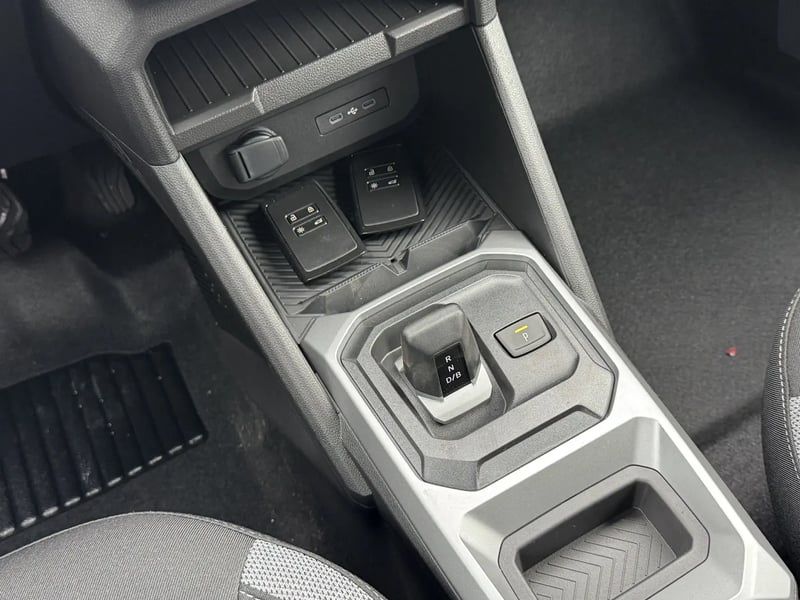 Photo de la voiture DACIA DUSTER Hybrid 155 Journey