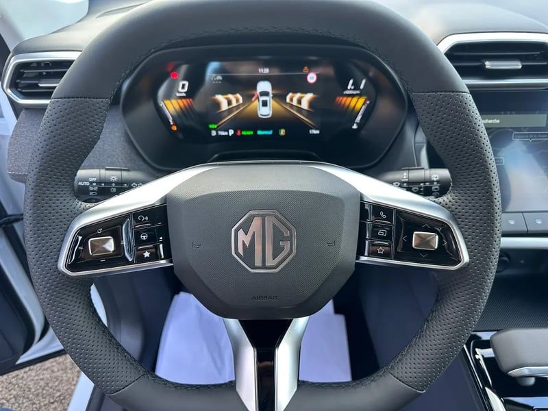 Photo de la voiture MG ZS 1.5 L Hybrid+ 197 ch Comfort