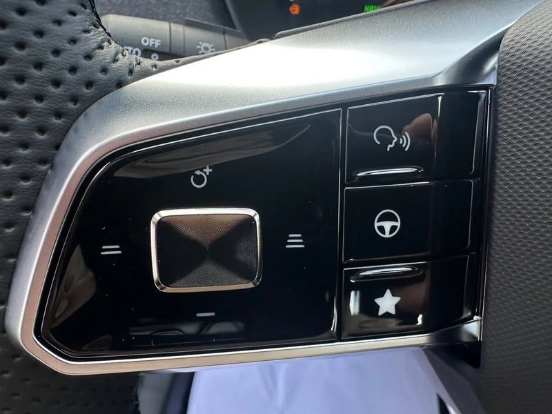 Photo de la voiture MG ZS 1.5 L Hybrid+ 197 ch Comfort