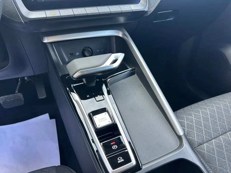 Photo de la voiture MG ZS 1.5 L Hybrid+ 197 ch Comfort