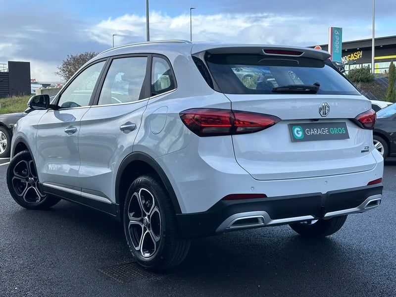 Photo de la voiture MG ZS 1.5 L Hybrid+ 197 ch Comfort