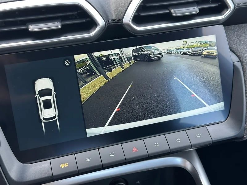 Photo de la voiture MG ZS 1.5 L Hybrid+ 197 ch Comfort