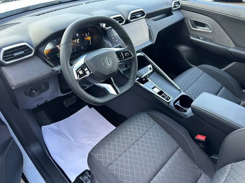 Photo de la voiture MG ZS 1.5 L Hybrid+ 197 ch Comfort