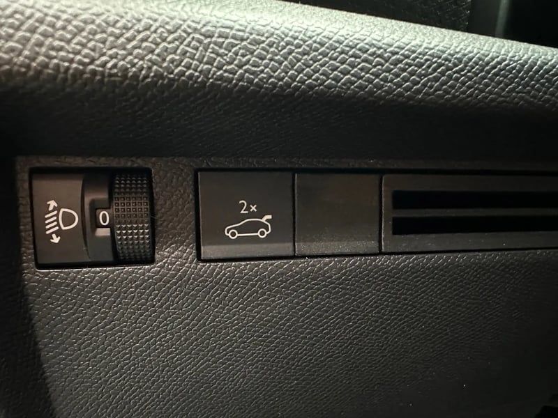 Photo de la voiture CITROEN C4 X Hybride 136 e-DCS6 Max