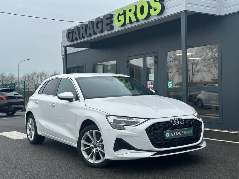 Photo de la voiture AUDI A3 SPORTBACK TFSI Mild Hybrid 116 S tronic 7 Design