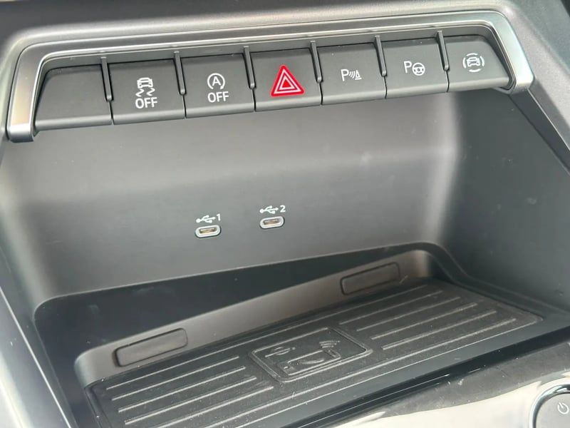 Photo de la voiture AUDI A3 SPORTBACK TFSI Mild Hybrid 116 S tronic 7 Design