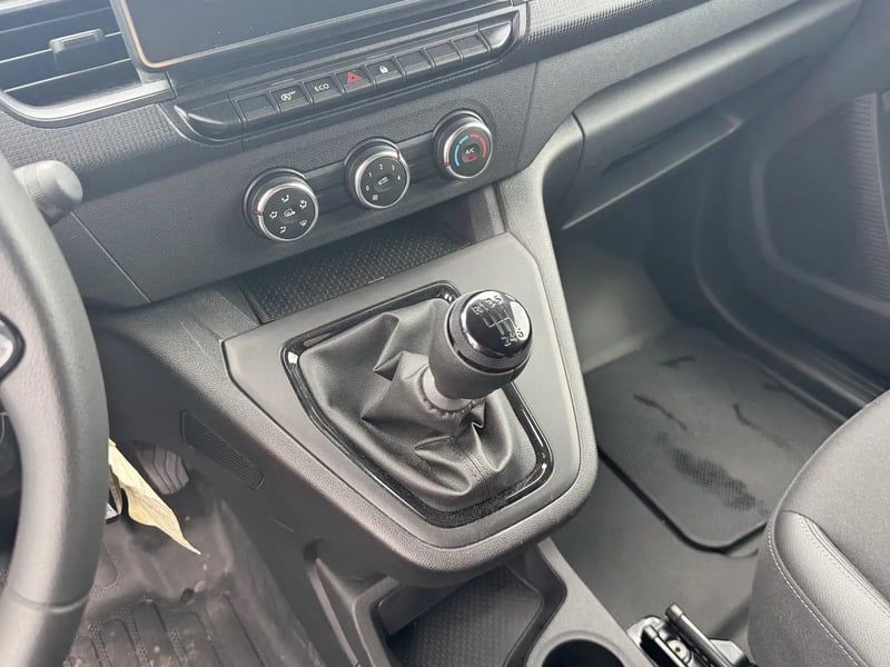 Photo de la voiture RENAULT KANGOO VAN L2 BLUE DCI 115 GRAND CONFORT - CAISSE ISOTHERME