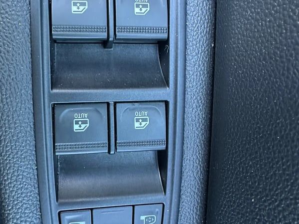 Photo de la voiture RENAULT CLIO V TCe 90 X-Tronic Evolution