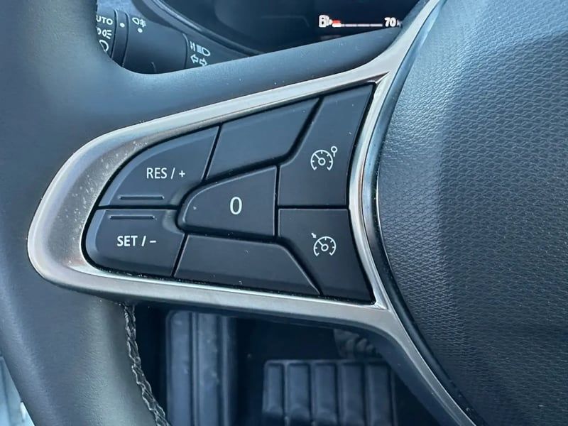 Photo de la voiture RENAULT CLIO V TCe 90 X-Tronic Evolution