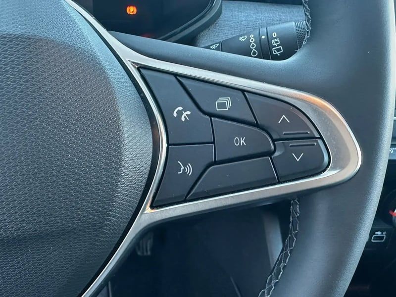 Photo de la voiture RENAULT CLIO V TCe 90 X-Tronic Evolution