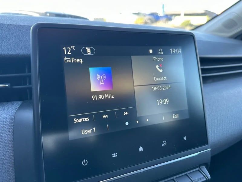 Photo de la voiture RENAULT CLIO V TCe 90 X-Tronic Evolution