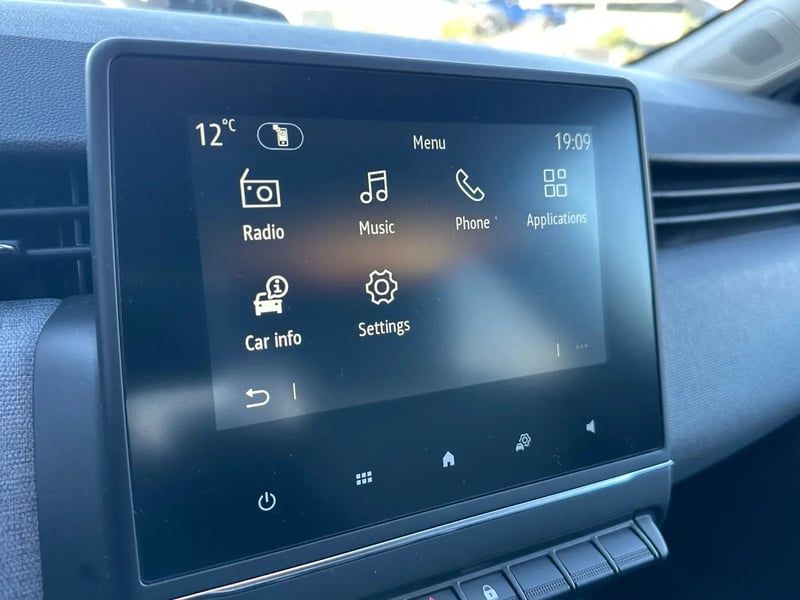 Photo de la voiture RENAULT CLIO V TCe 90 X-Tronic Evolution