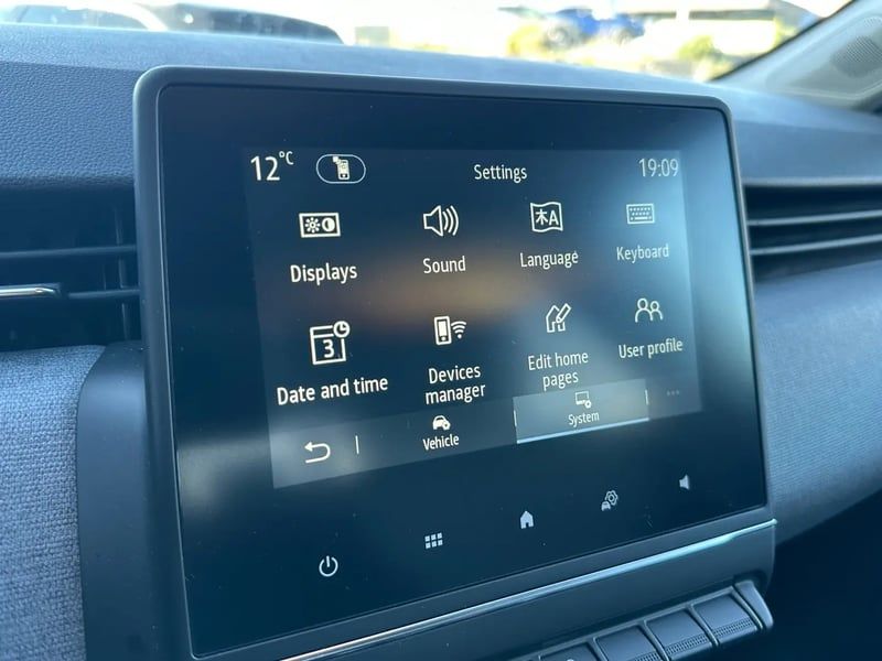 Photo de la voiture RENAULT CLIO V TCe 90 X-Tronic Evolution