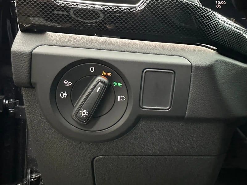 Photo de la voiture VOLKSWAGEN T-CROSS 1.0 TSI 116 Start/Stop DSG7 R-Line Edition