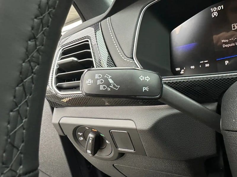 Photo de la voiture VOLKSWAGEN T-CROSS 1.0 TSI 116 Start/Stop DSG7 R-Line Edition