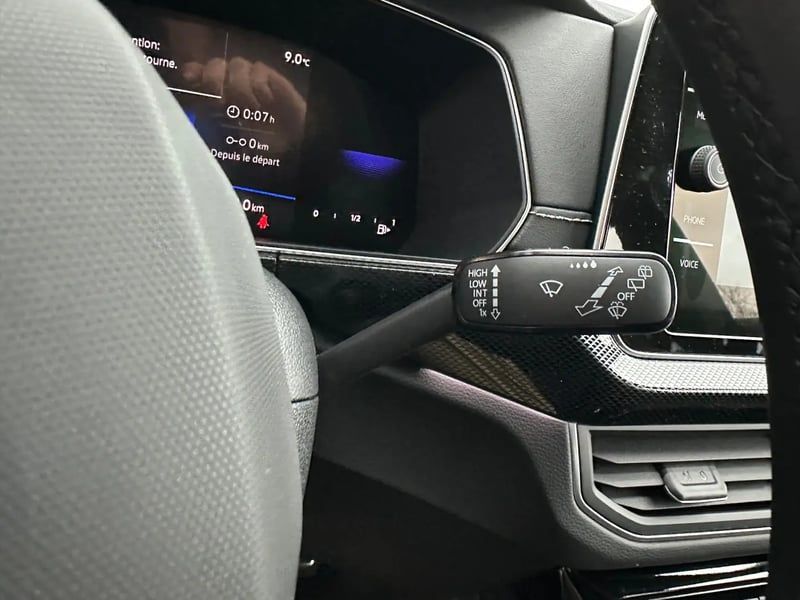 Photo de la voiture VOLKSWAGEN T-CROSS 1.0 TSI 116 Start/Stop DSG7 R-Line Edition