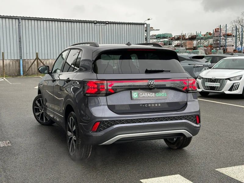 Photo de la voiture VOLKSWAGEN T-CROSS 1.0 TSI 116 Start/Stop DSG7 R-Line Edition