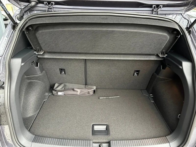 Photo de la voiture VOLKSWAGEN T-CROSS 1.0 TSI 116 Start/Stop DSG7 R-Line Edition