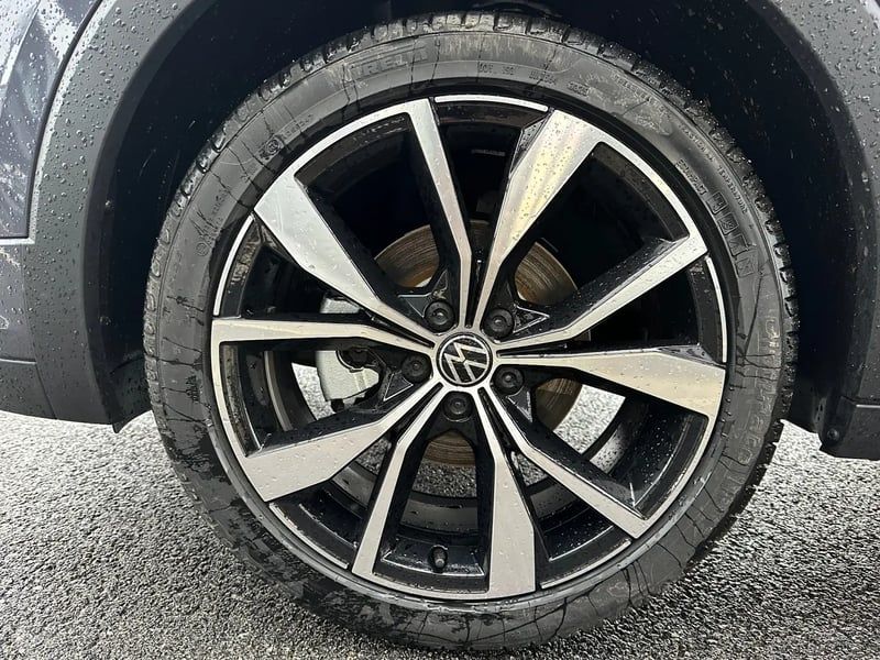 Photo de la voiture VOLKSWAGEN T-CROSS 1.0 TSI 116 Start/Stop DSG7 R-Line Edition