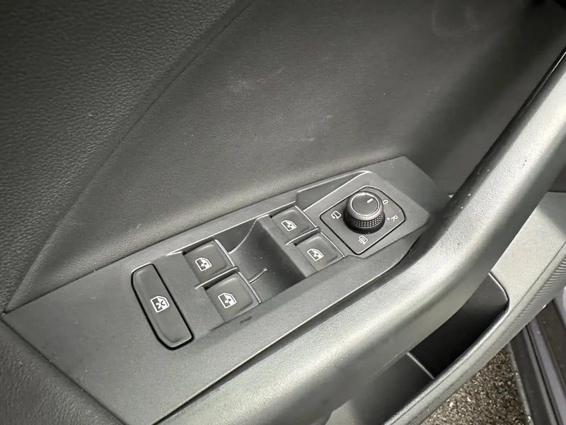 Photo de la voiture VOLKSWAGEN T-CROSS 1.0 TSI 116 Start/Stop DSG7 R-Line Edition