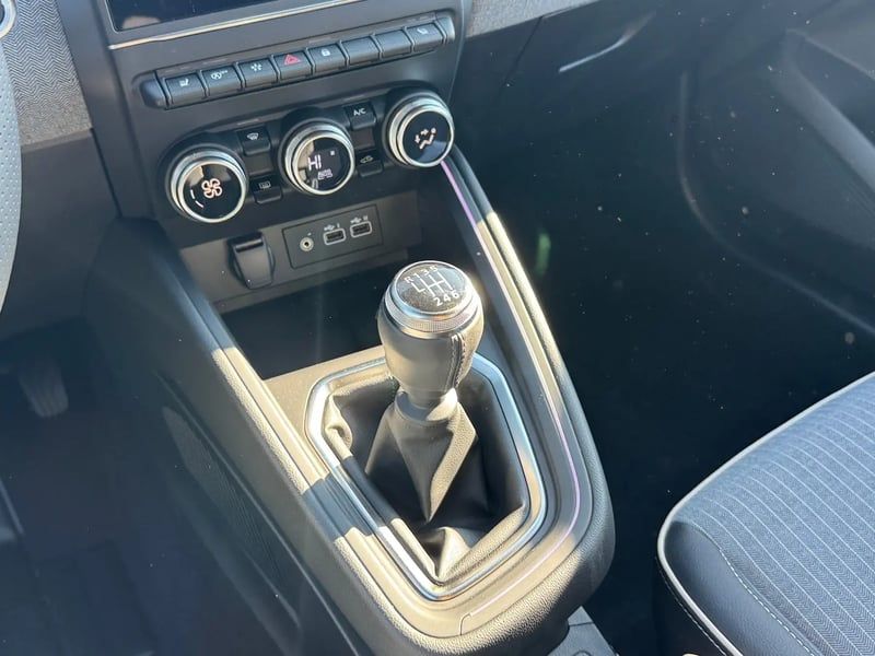 Photo de la voiture RENAULT CLIO V TCe 90 ch GSR2 Techno