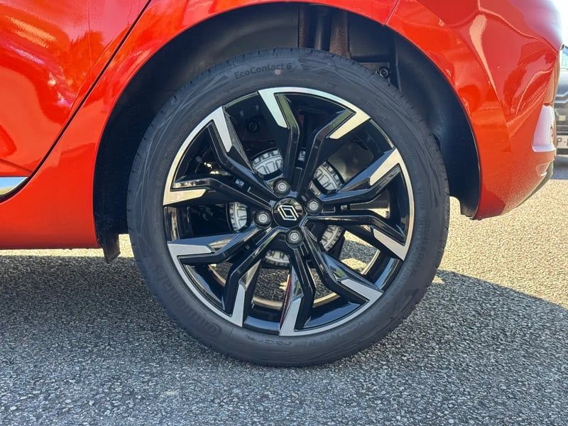 Photo de la voiture RENAULT CLIO V TCe 90 ch GSR2 Techno