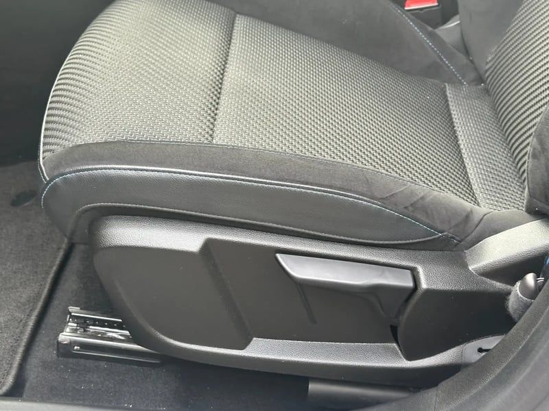 Photo de la voiture RENAULT ESPACE VI E-Tech hybrid 200 esprit Alpine