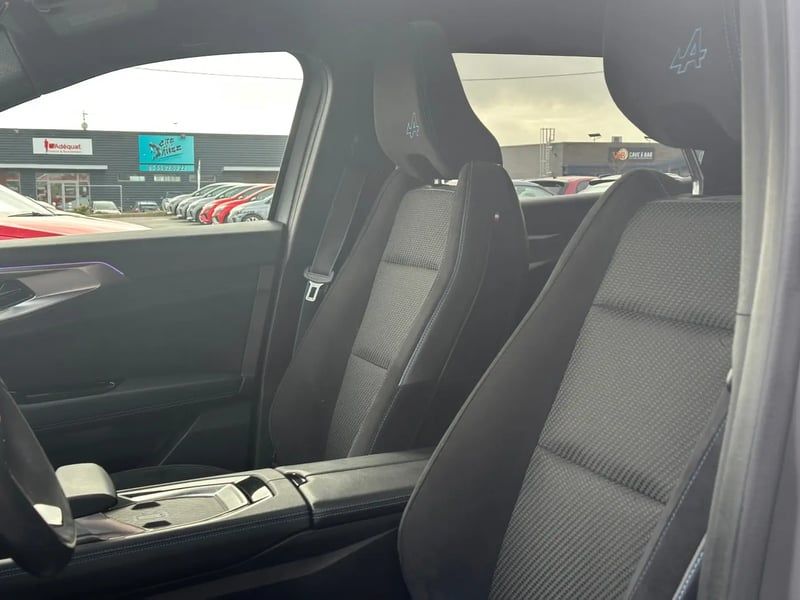 Photo de la voiture RENAULT ESPACE VI E-Tech hybrid 200 esprit Alpine