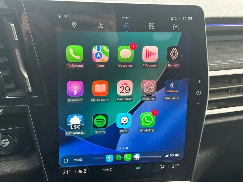 Photo de la voiture RENAULT ESPACE VI E-Tech hybrid 200 esprit Alpine