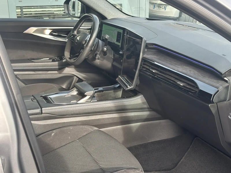 Photo de la voiture RENAULT ESPACE VI E-Tech hybrid 200 esprit Alpine