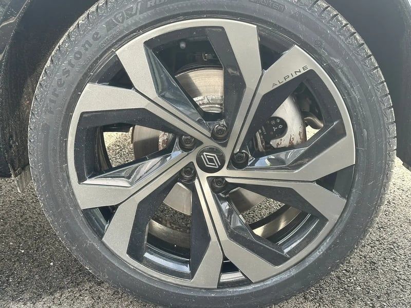 Photo de la voiture RENAULT ESPACE VI E-Tech hybrid 200 esprit Alpine