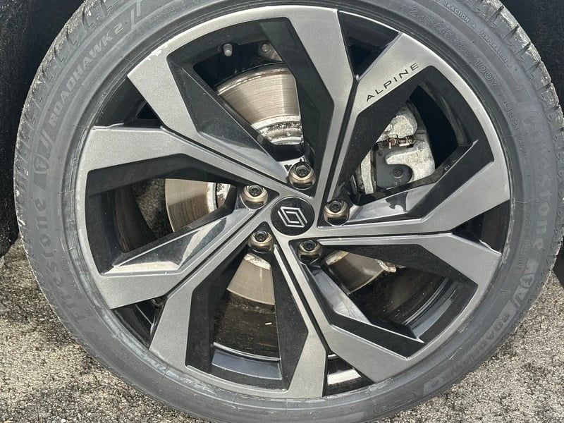 Photo de la voiture RENAULT ESPACE VI E-Tech hybrid 200 esprit Alpine