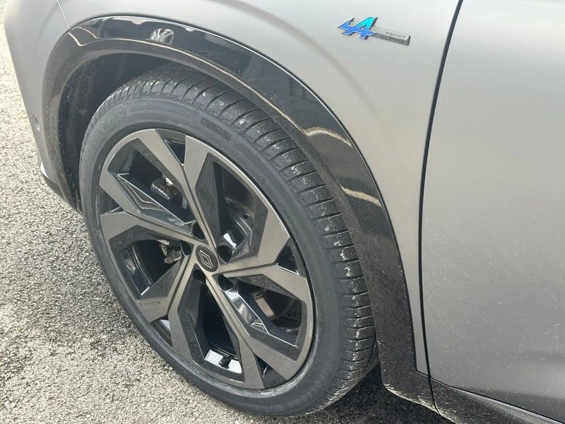 Photo de la voiture RENAULT ESPACE VI E-Tech hybrid 200 esprit Alpine