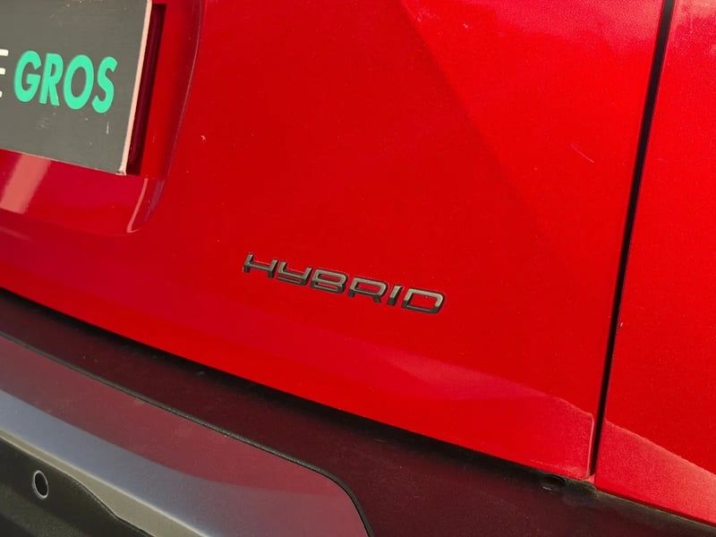 Photo de la voiture PEUGEOT 2008 Hybrid 136 e-DCS6 Allure