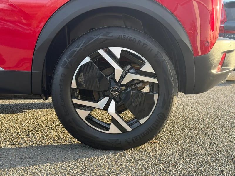 Photo de la voiture PEUGEOT 2008 Hybrid 136 e-DCS6 Allure