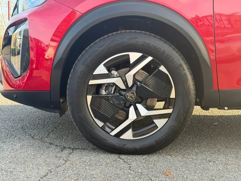 Photo de la voiture PEUGEOT 2008 Hybrid 136 e-DCS6 Allure