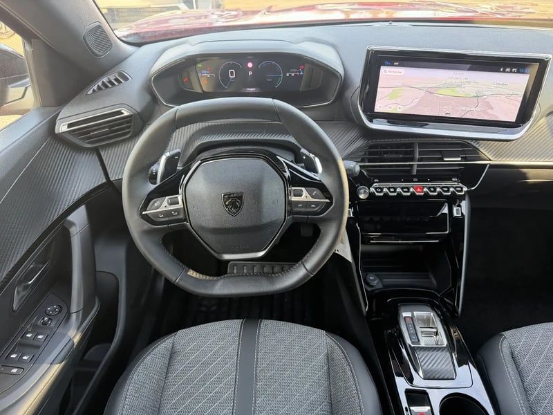 Photo de la voiture PEUGEOT 2008 Hybrid 136 e-DCS6 Allure