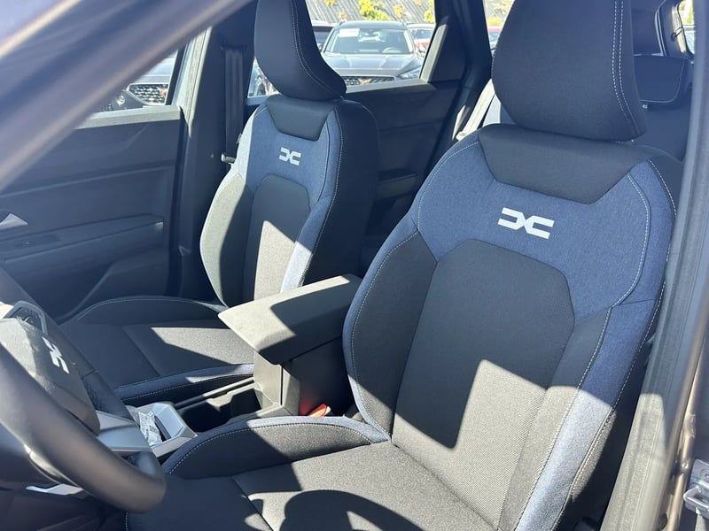 Photo de la voiture DACIA BIGSTER Mild Hybrid 140 Journey