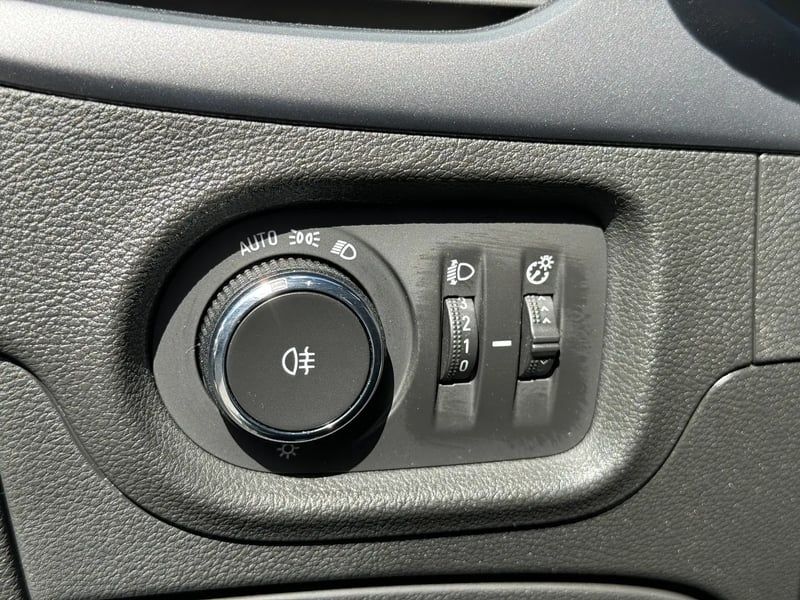 Photo de la voiture OPEL ASTRA SPORTS TOURER 1.2 Turbo 110 ch BVM6 Edition Business