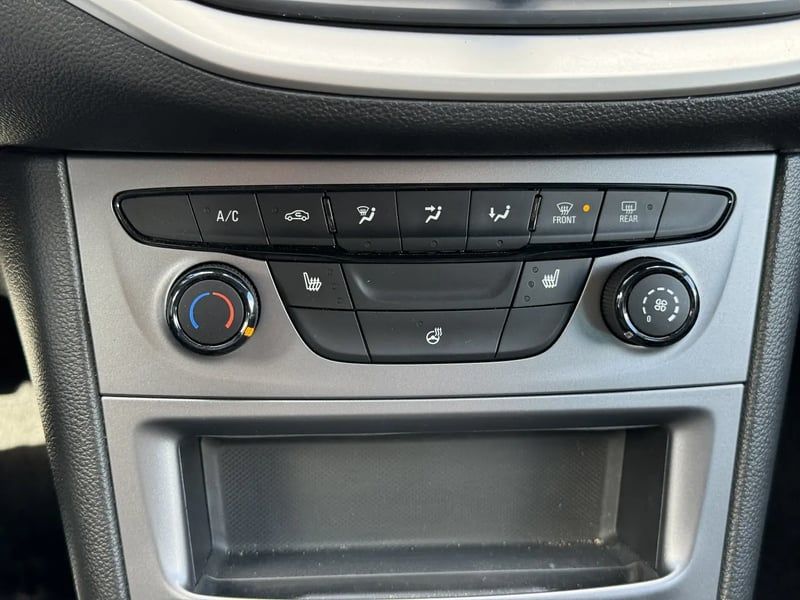 Photo de la voiture OPEL ASTRA SPORTS TOURER 1.2 Turbo 110 ch BVM6 Edition Business