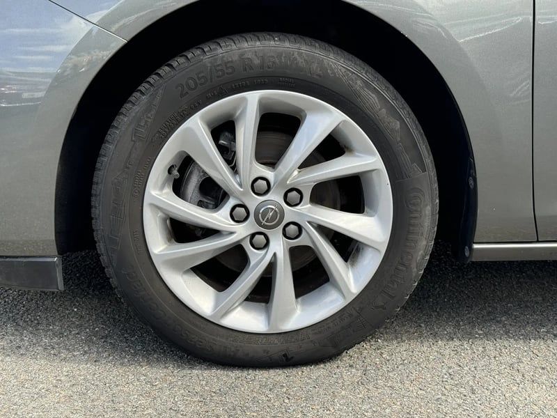 Photo de la voiture OPEL ASTRA SPORTS TOURER 1.2 Turbo 110 ch BVM6 Edition Business