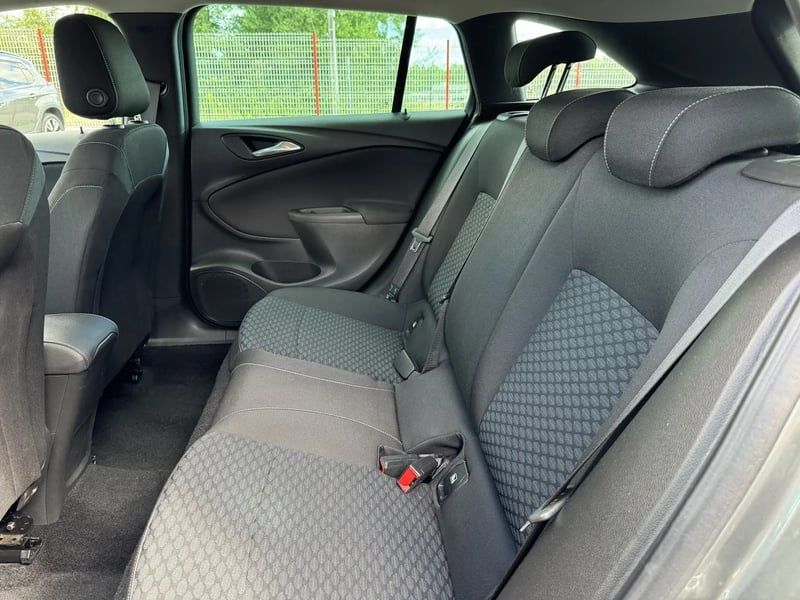 Photo de la voiture OPEL ASTRA SPORTS TOURER 1.2 Turbo 110 ch BVM6 Edition Business