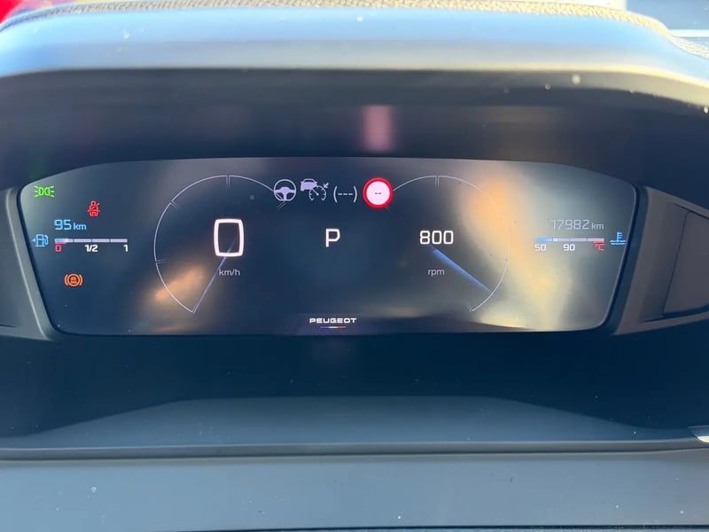 Photo de la voiture PEUGEOT 2008 PureTech 130 S&S EAT8 Allure