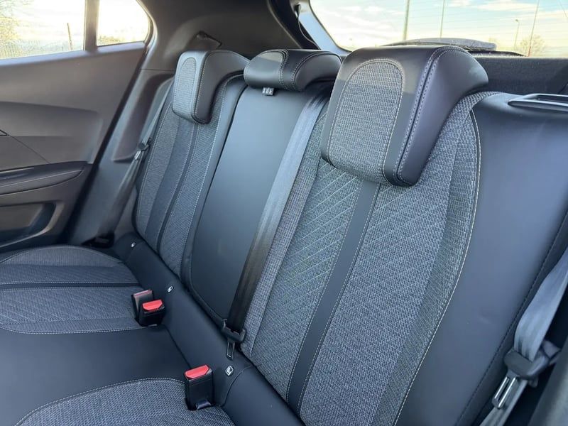 Photo de la voiture PEUGEOT 2008 PureTech 130 S&S EAT8 Allure