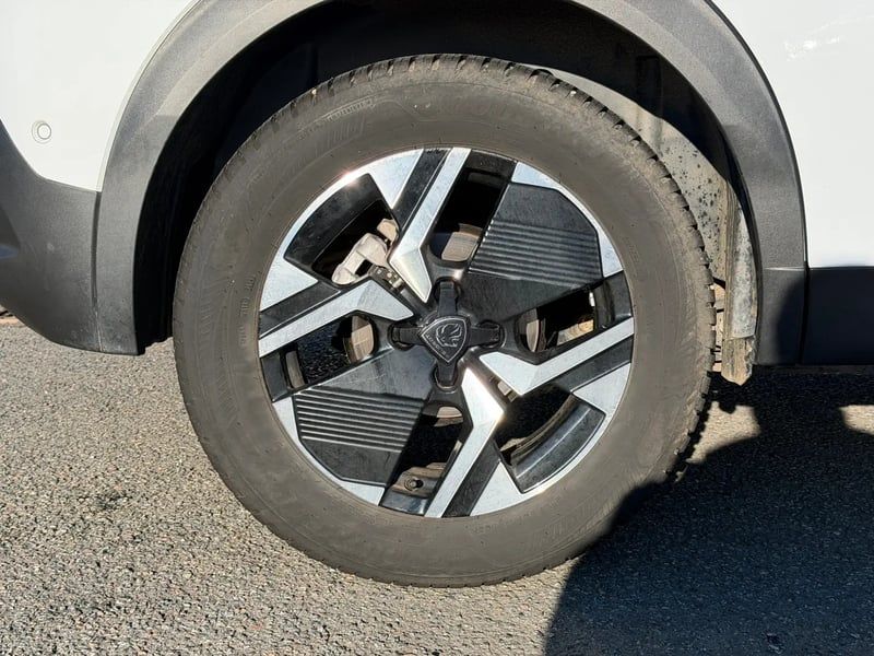 Photo de la voiture PEUGEOT 2008 PureTech 130 S&S EAT8 Allure