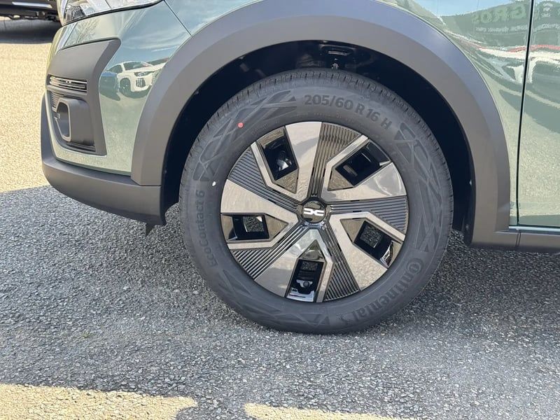 Photo de la voiture DACIA SANDERO ECO-G 100 GSR2 Stepway Expression