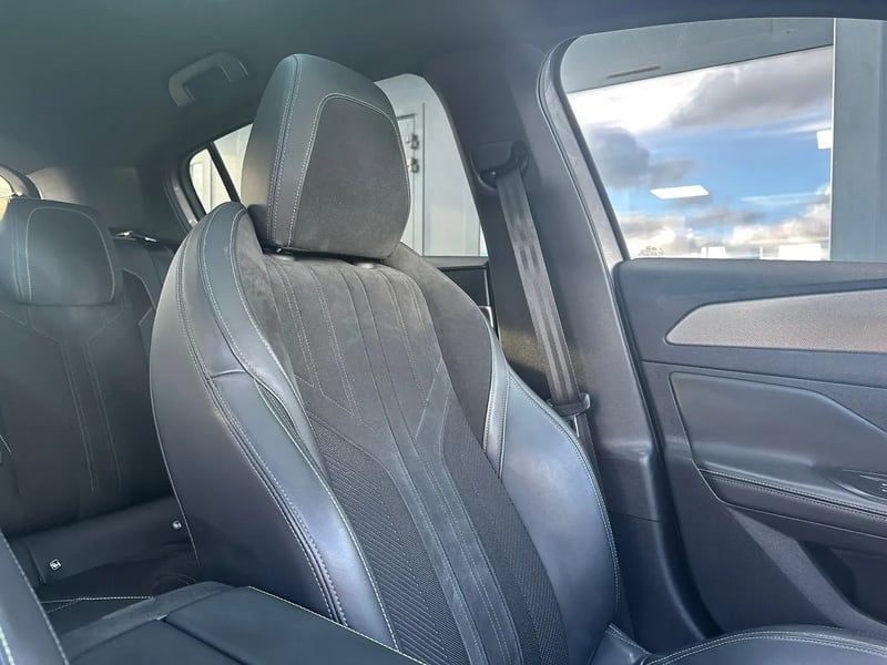 Photo de la voiture PEUGEOT 308 PureTech 130ch S&S EAT8 GT