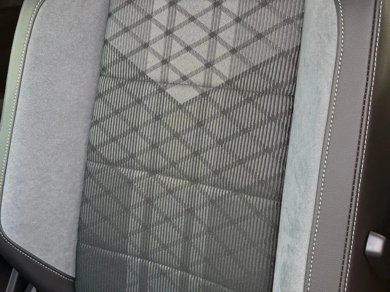 Photo de la voiture VOLKSWAGEN T-ROC 1.5 TSI EVO2 150 Start/Stop DSG7 R-Line Edition