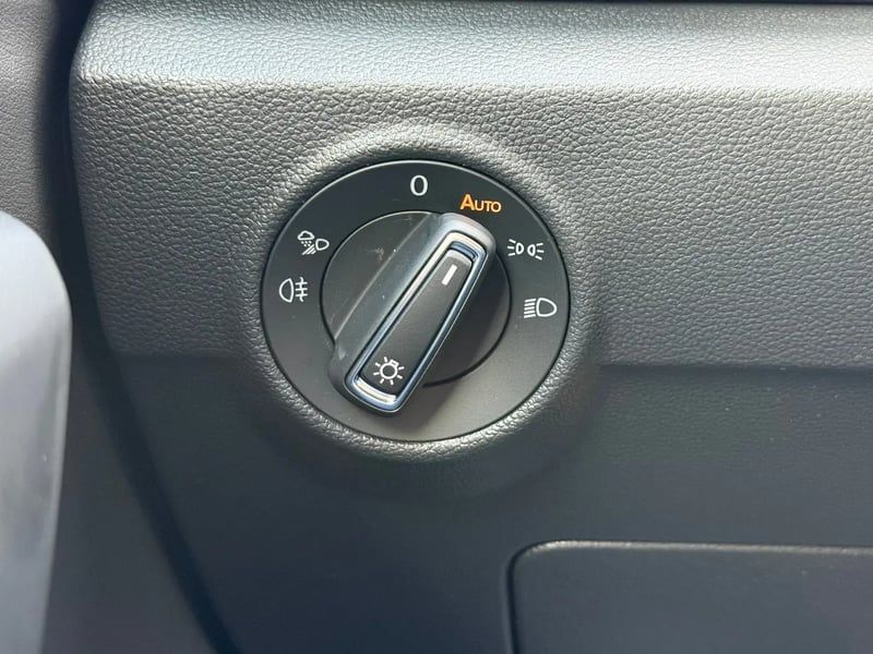 Photo de la voiture VOLKSWAGEN T-ROC 1.5 TSI EVO2 150 Start/Stop DSG7 R-Line Edition